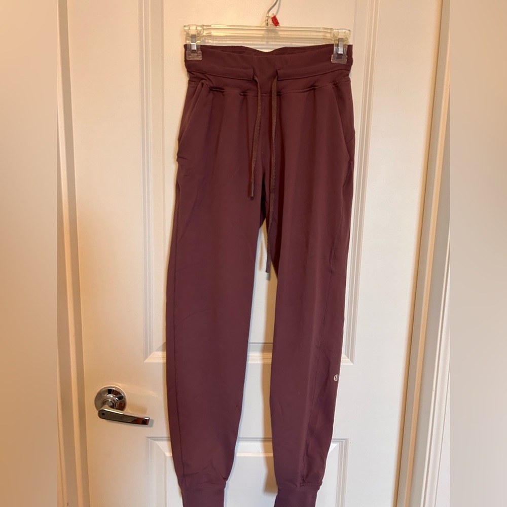 Lululemon Ready to Rulu Joggers, size 2